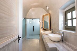 Rhenia Suites-Prive Jacuzzi&Caldera View