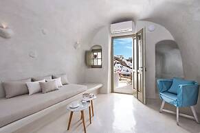 Rhenia Suites-Prive Jacuzzi&Caldera View