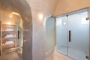 Rhenia Suites-Prive Jacuzzi&Caldera View