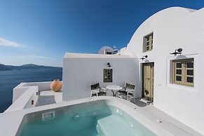 Rhenia Suites-Prive Jacuzzi&Caldera View