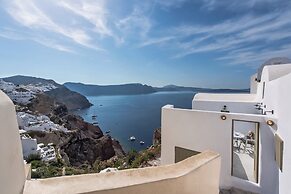 Rhenia Suites-Prive Jacuzzi&Caldera View