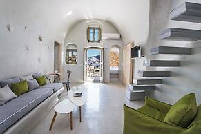 Rhenia Suites-Prive Jacuzzi&Caldera View