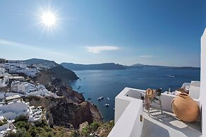 Rhenia Suites-Prive Jacuzzi&Caldera View