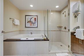 Classic Suite Signature Resort Pool View