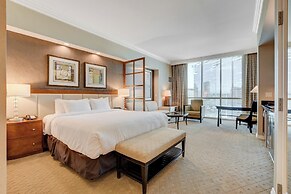 Classic Suite Signature Resort Pool View