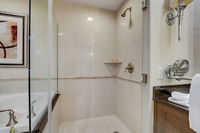 Classic Suite Signature Resort Pool View