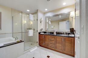 Classic Suite Signature Resort Pool View