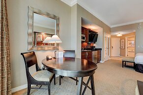 Classic Suite Signature Resort Pool View