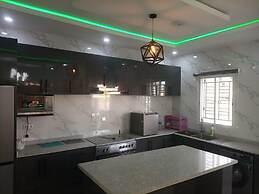 Shimawa-house-sleeps4-luxury&privacy-24/7 Security