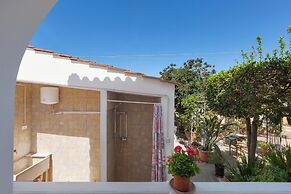 3893 Villetta Tiziana by Barbarhouse