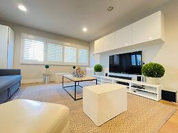 Modern 1Bd Famous  Venice 10B