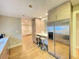 Modern 1Bd Famous  Venice 10B