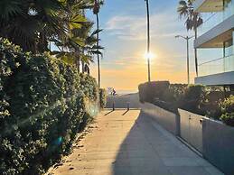 Modern 1Bd Famous  Venice 10B