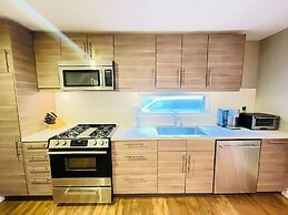 Modern 1Bd Famous  Venice 10B