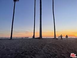 Modern 1Bd Famous  Venice 10B