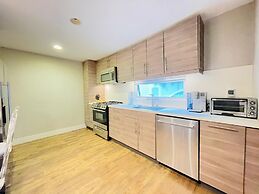 Modern 1Bd Famous  Venice 10B