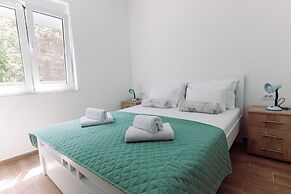 Waterfront Apartment Petrovina
