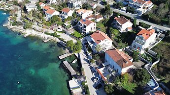 Waterfront Apartment Petrovina