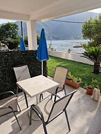 Waterfront Apartment Petrovina