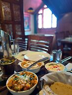 Wingait Inn - Hotel Near The Mall Road