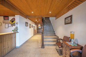 Wingait Inn - Hotel Near The Mall Road