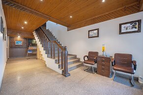 Wingait Inn - Hotel Near The Mall Road