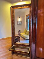 Wingait Inn - Hotel Near The Mall Road