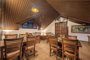 Wingait Inn - Hotel Near The Mall Road