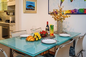 Cityscape Comfort Apartment With Garage