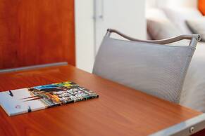 Cityscape Comfort Apartment With Garage