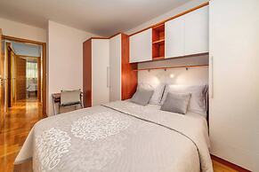 Cityscape Comfort Apartment With Garage