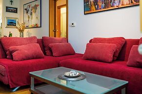 Cityscape Comfort Apartment With Garage