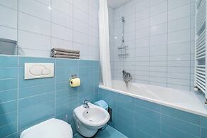 Cityscape Comfort Apartment With Garage