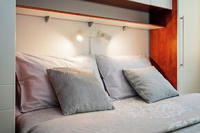 Cityscape Comfort Apartment With Garage