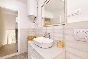 Charming Island Villa Alba