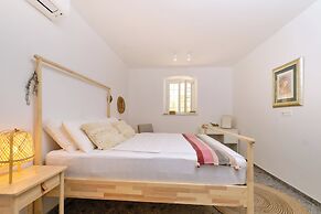 Charming Island Villa Alba