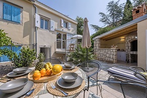 Charming Island Villa Alba