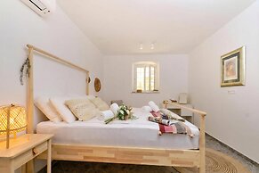 Charming Island Villa Alba