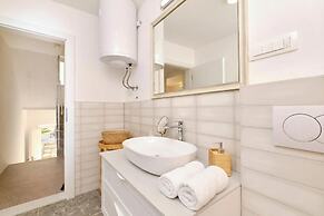 Charming Island Villa Alba