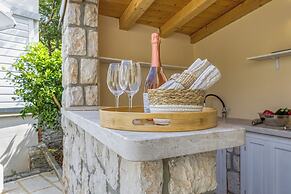 Charming Island Villa Alba
