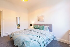 Stunning 5-bed Maisonette in Bristol