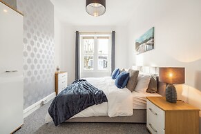 Stunning 5-bed Maisonette in Bristol