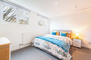 Stunning 5-bed Maisonette in Bristol