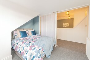 Stunning 5-bed Maisonette in Bristol