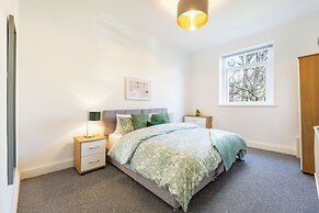 Stunning 5-bed Maisonette in Bristol