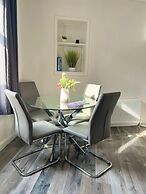 Birmingham Blissful Retreat - 4 Bedroom