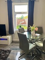 Birmingham Blissful Retreat - 4 Bedroom
