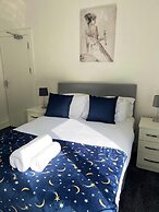 Birmingham Blissful Retreat - 4 Bedroom