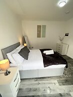 Birmingham Blissful Retreat - 4 Bedroom