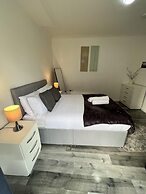 Birmingham Blissful Retreat - 4 Bedroom